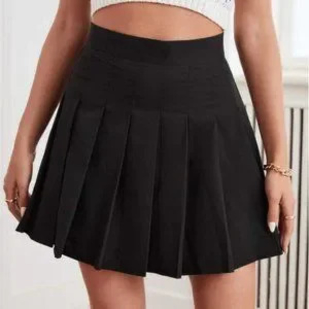 pleated mini skirt trending preppy black